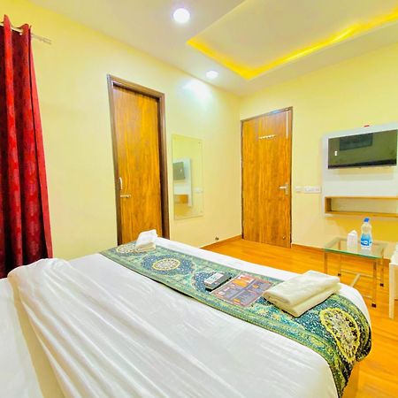 Hotel Holiday First 300 Meter From Golden Temple Amritsar Zewnętrze zdjęcie