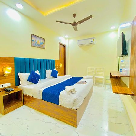 Hotel Holiday First 300 Meter From Golden Temple Amritsar Zewnętrze zdjęcie