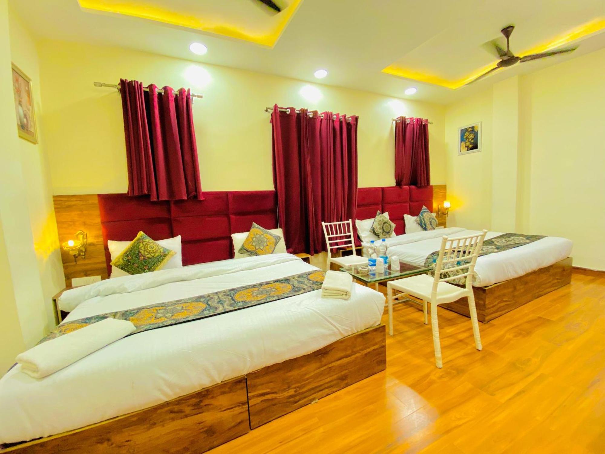 Hotel Holiday First 300 Meter From Golden Temple Amritsar Zewnętrze zdjęcie