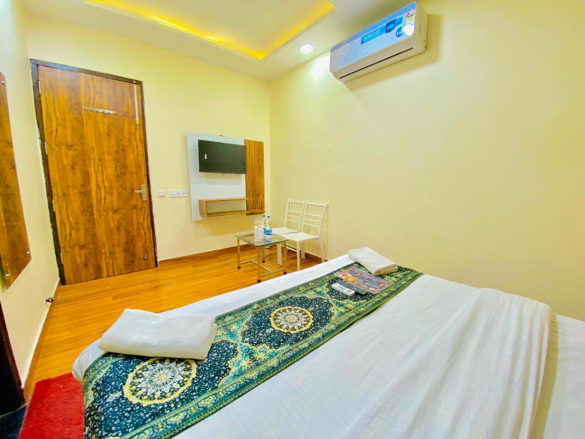 Hotel Holiday First 300 Meter From Golden Temple Amritsar Zewnętrze zdjęcie