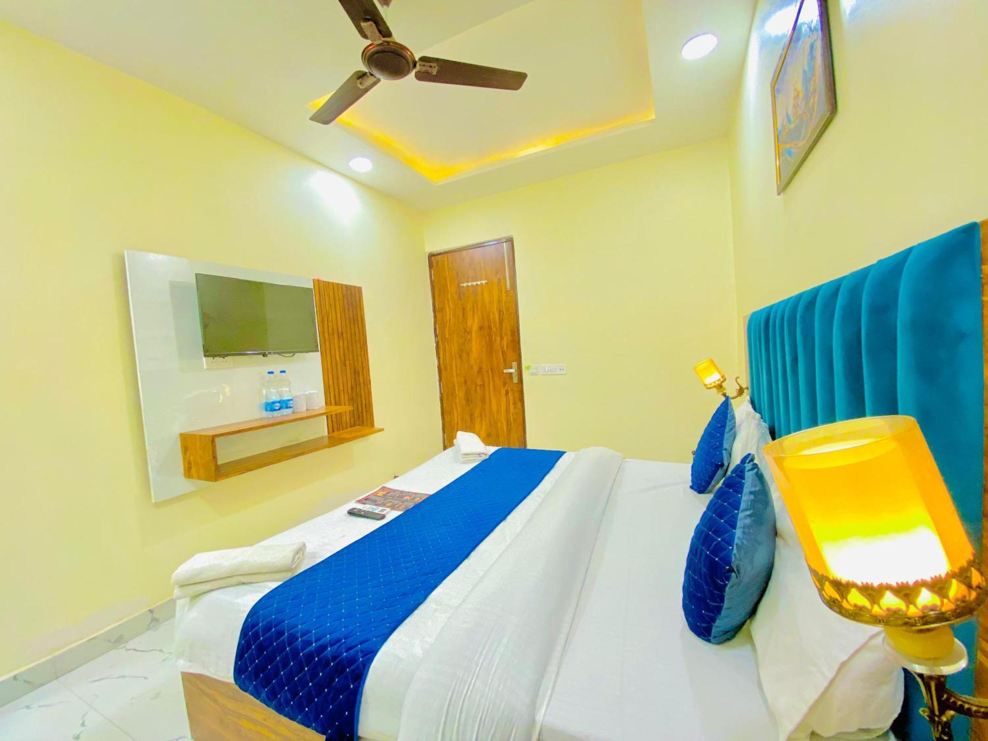 Hotel Holiday First 300 Meter From Golden Temple Amritsar Zewnętrze zdjęcie