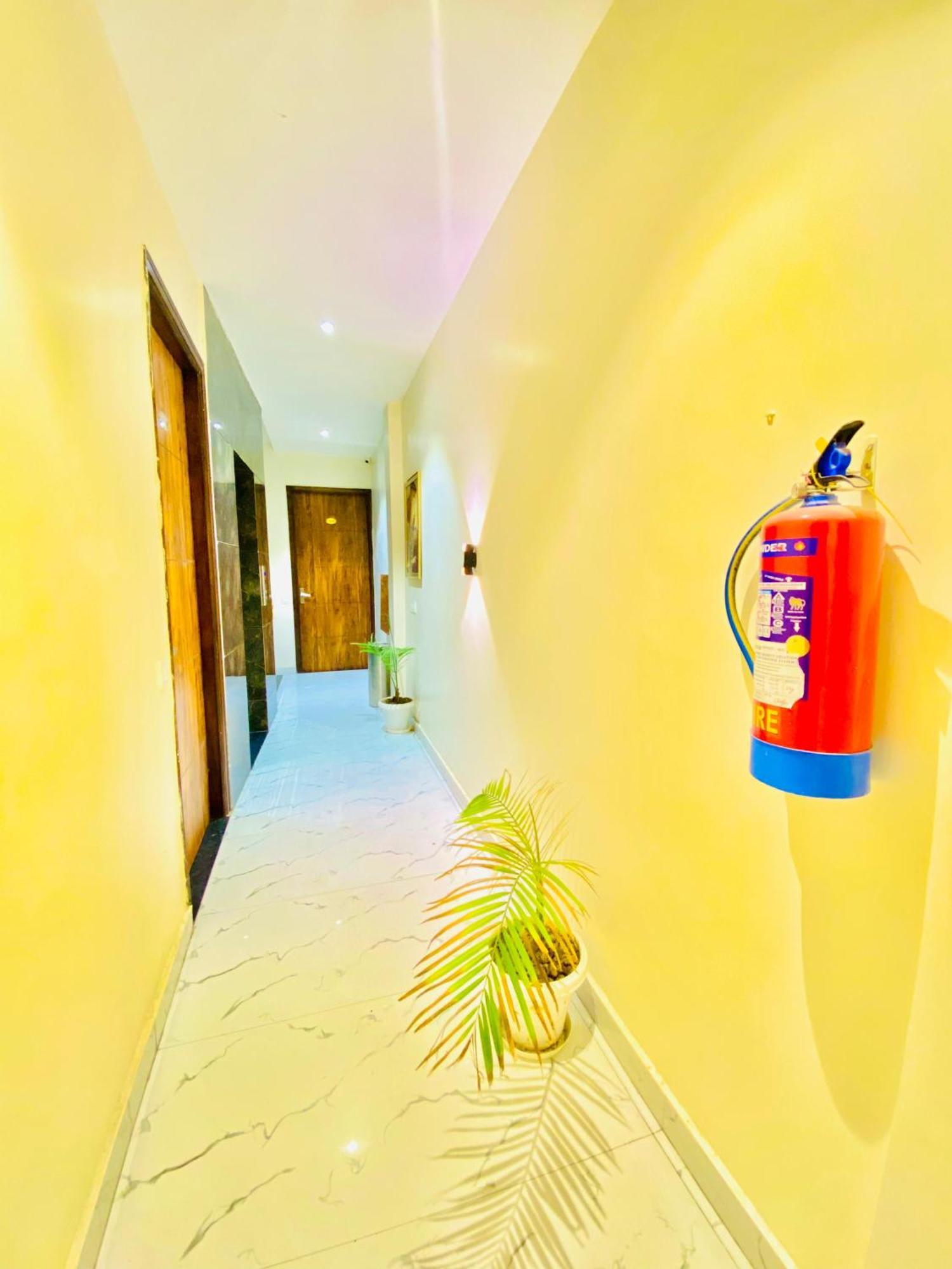 Hotel Holiday First 300 Meter From Golden Temple Amritsar Zewnętrze zdjęcie