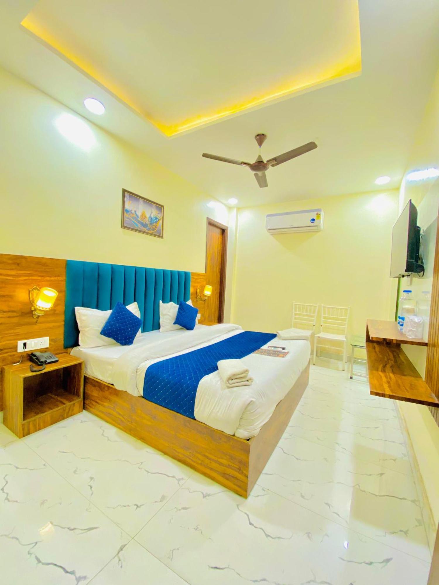 Hotel Holiday First 300 Meter From Golden Temple Amritsar Zewnętrze zdjęcie