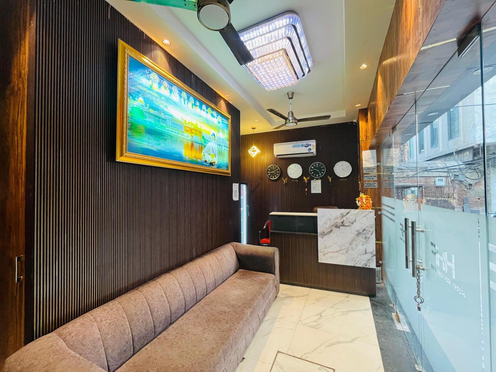 Hotel Holiday First 300 Meter From Golden Temple Amritsar Zewnętrze zdjęcie